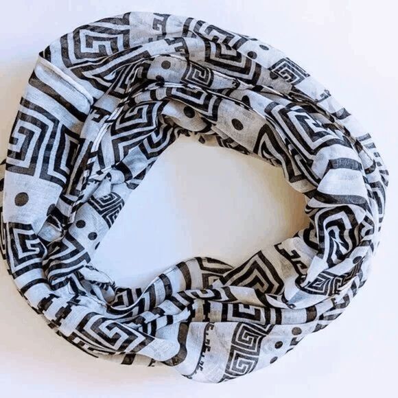 *Clearance* Black and White Aztec Scarf - Picture 3 of 4